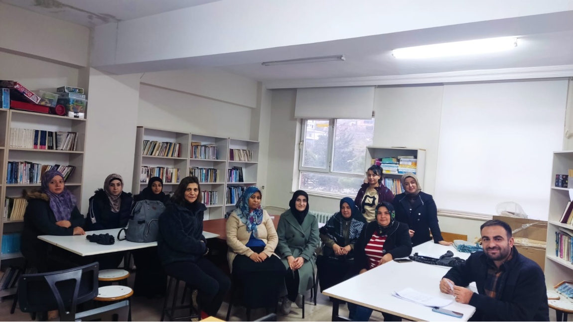 Okulumuz Ana Sınıfında Ana Sınıfı Velilerimize Yönelik Okul ve Aile İşbirliği Semineri Düzenlendi.